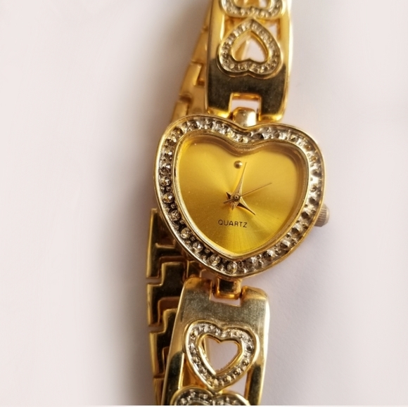 Accessories - Heart watch gold tone ladies wristwatch